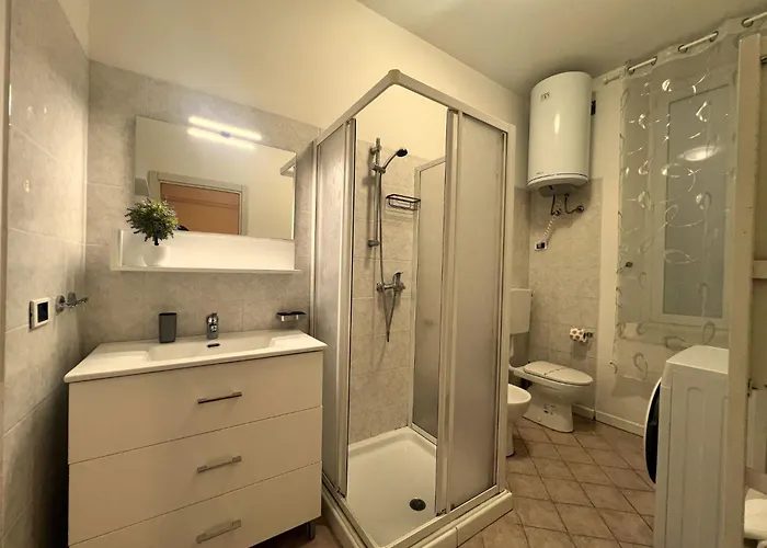 In Mit Kostenloser Privatgarage By Interhome